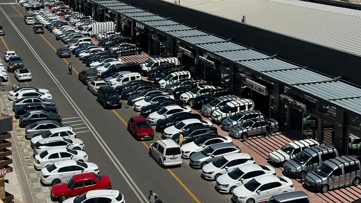 Otomobil bayilerinde yaprak dökümü: Satışlar bıçak gibi kesildi