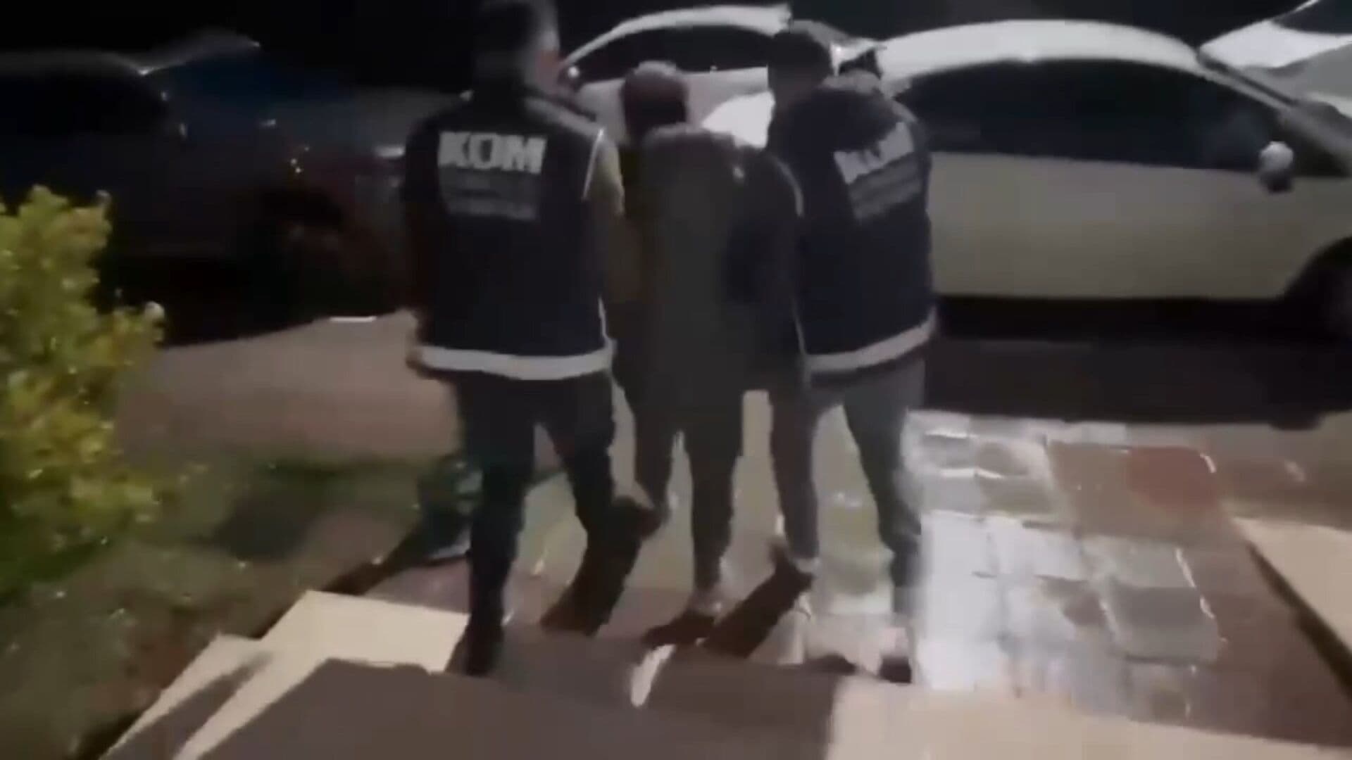 İzmir merkezli FETÖ operasyonunda 21 şüpheli yakalandı