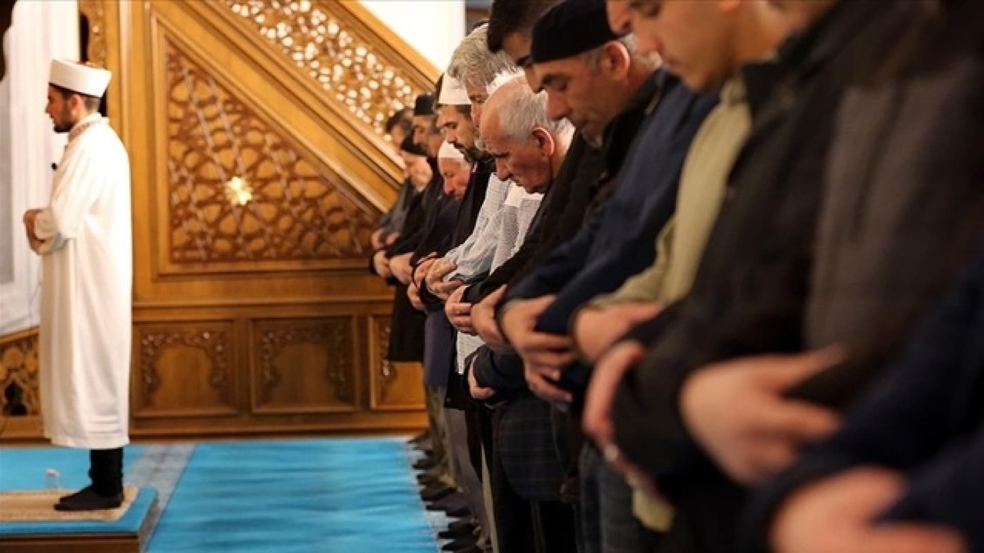 Cuma namazı kaç rekattır, nasıl kılınır? Farzı ve sünnetleri