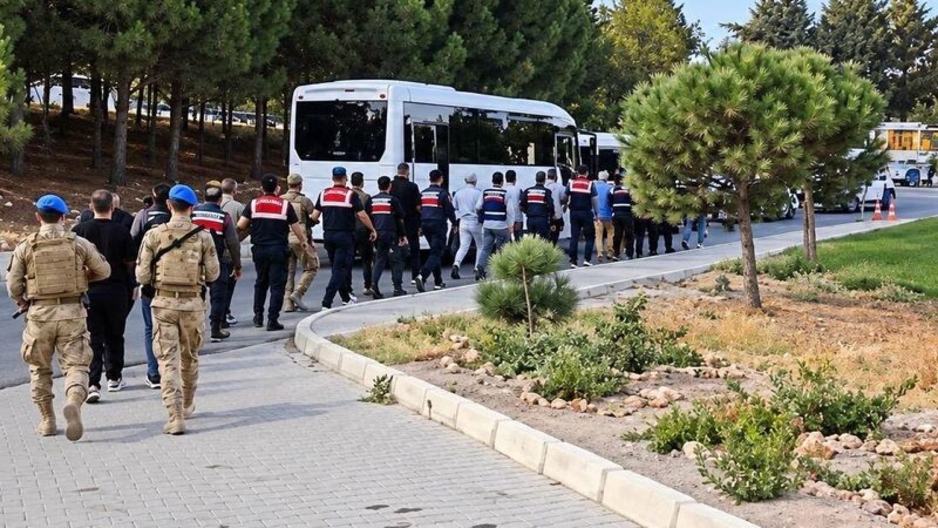 Suç örgütü operasyonu: 12 gözaltı