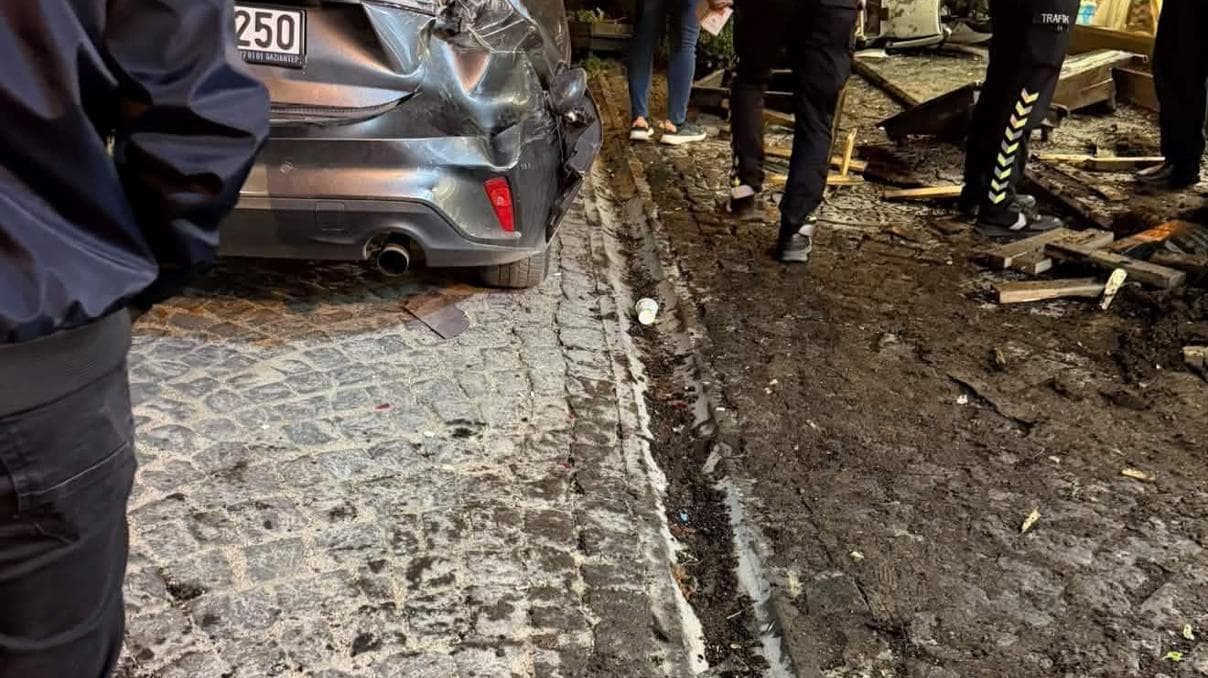 Mardin’de otomobil önündeki araca çarpıp, kaldırıma çıktı