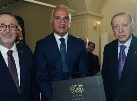 Bakan Ersoy, asırları aşan ilim hazinesini Cumhurbaşkanı Erdoğan'a takdim etti