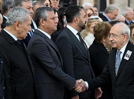 Cenaze töreninde buz gibi selamlaşma! Özel, Kılıçdaroğlu'nun yüzüne bakmadı