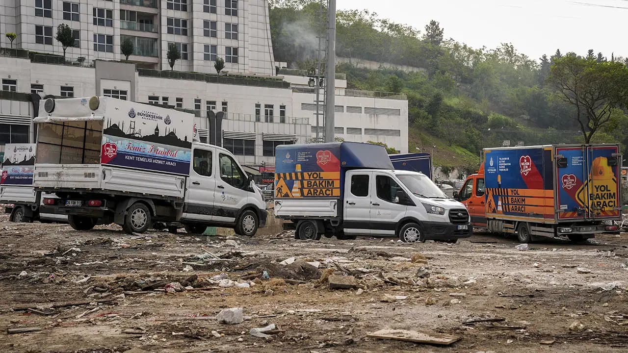 İstanbul'daki sel felaketinin ardından Ayazağa'da yıkımlar tamamlandı: Dere yatağında ıslah çalışmaları sürüyor