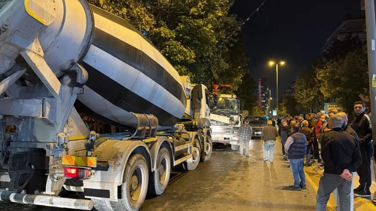 Avcılar’da kontrolden çıkan beton pompası 7 araca çarptı