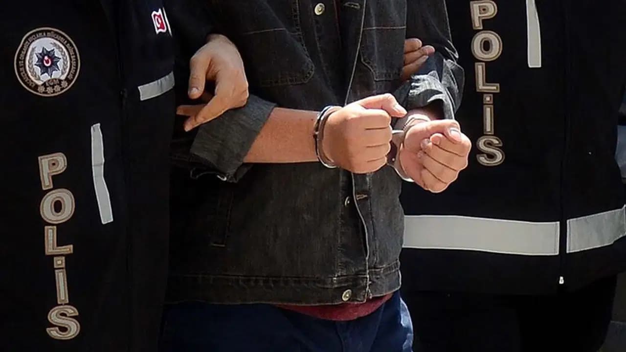Çocuk teslimi sırasında avukata saldırı: İki şüpheli gözaltında