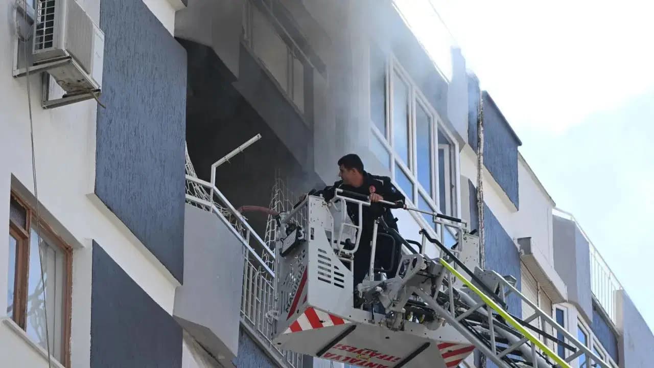 Antalya'da apartman dairesinde yangın