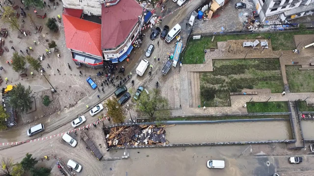 İstanbul’da sel sonrası çarpıcı tablo: Aylarca sürecek yağış, bir günde alındı...