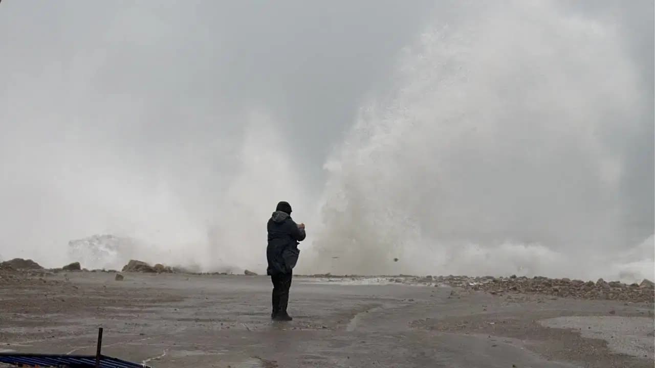 Amasra'da fırtına etkili oldu: Dalga boyu 6 metreye ulaştı