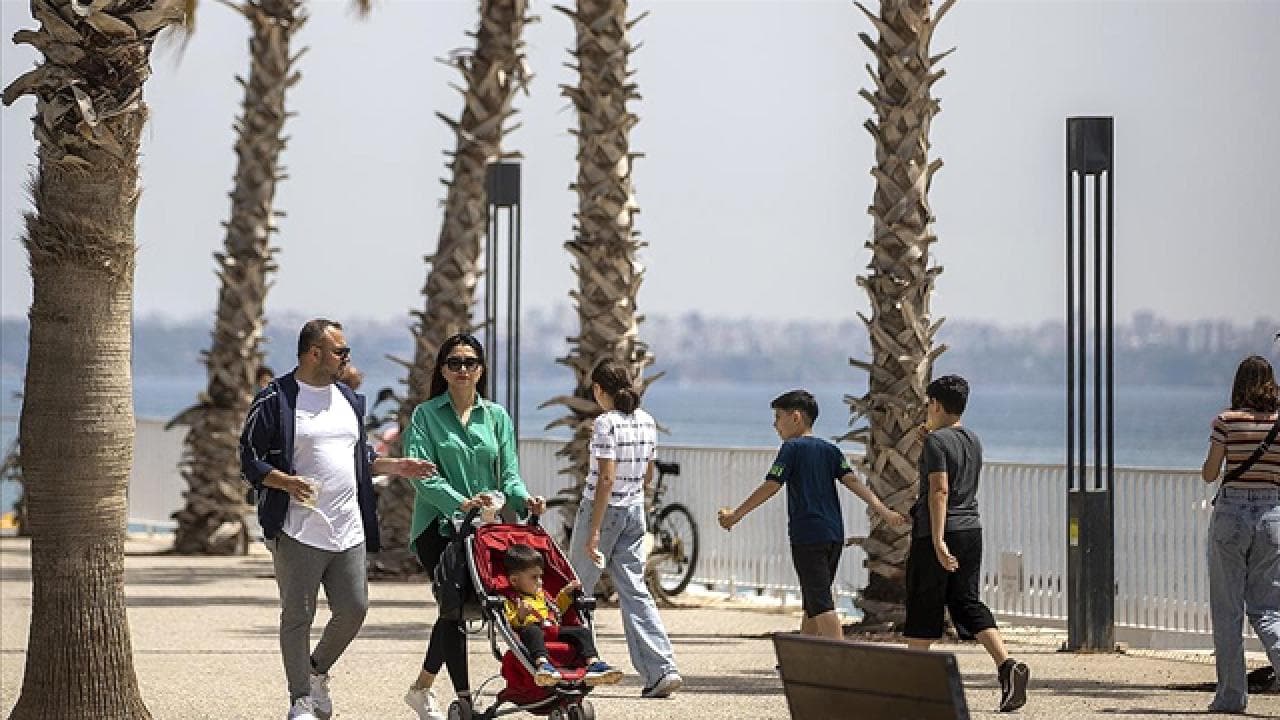 Sıcaklıklar artıyor, hafta sonu batı yağışlı havaya teslim olacak