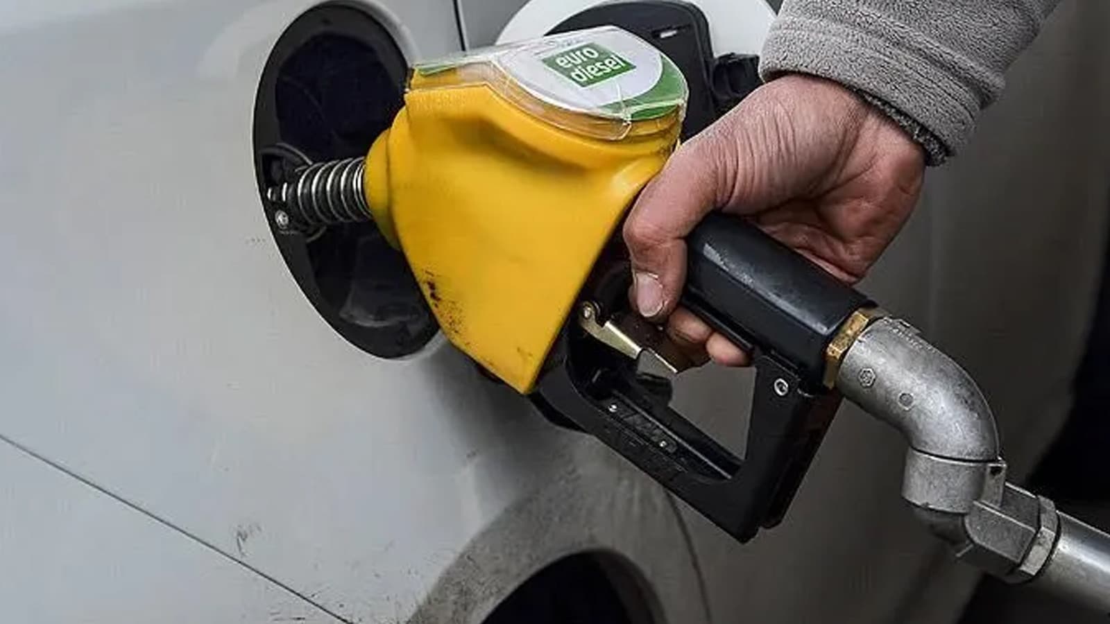 Motorine gece yarısı indirim: Yeni tarife pompaya yansıdı