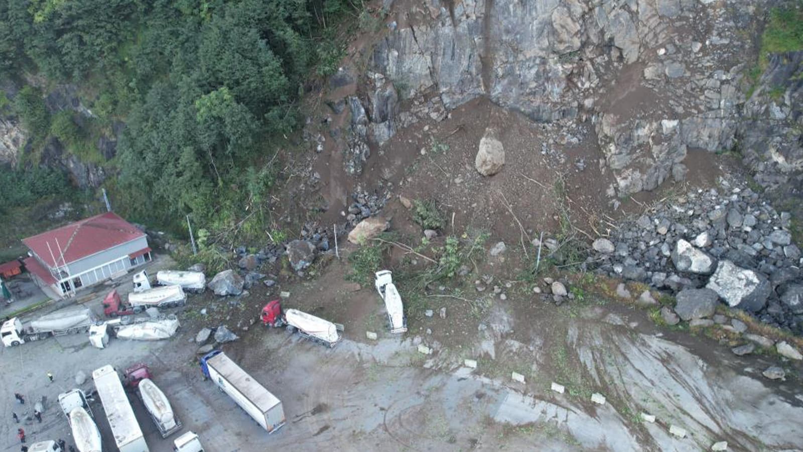 Hopa’daki heyelan, Doğu Karadeniz’deki riskleri yeniden gündeme taşıdı