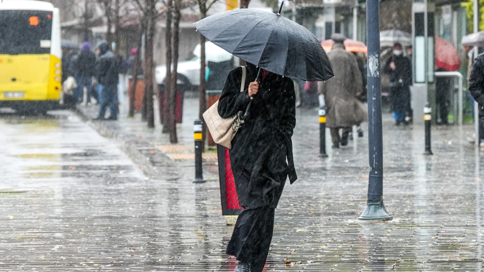 İstanbul’da cuma ve cumartesi yağış, gelecek hafta sıcaklık düşüşü
