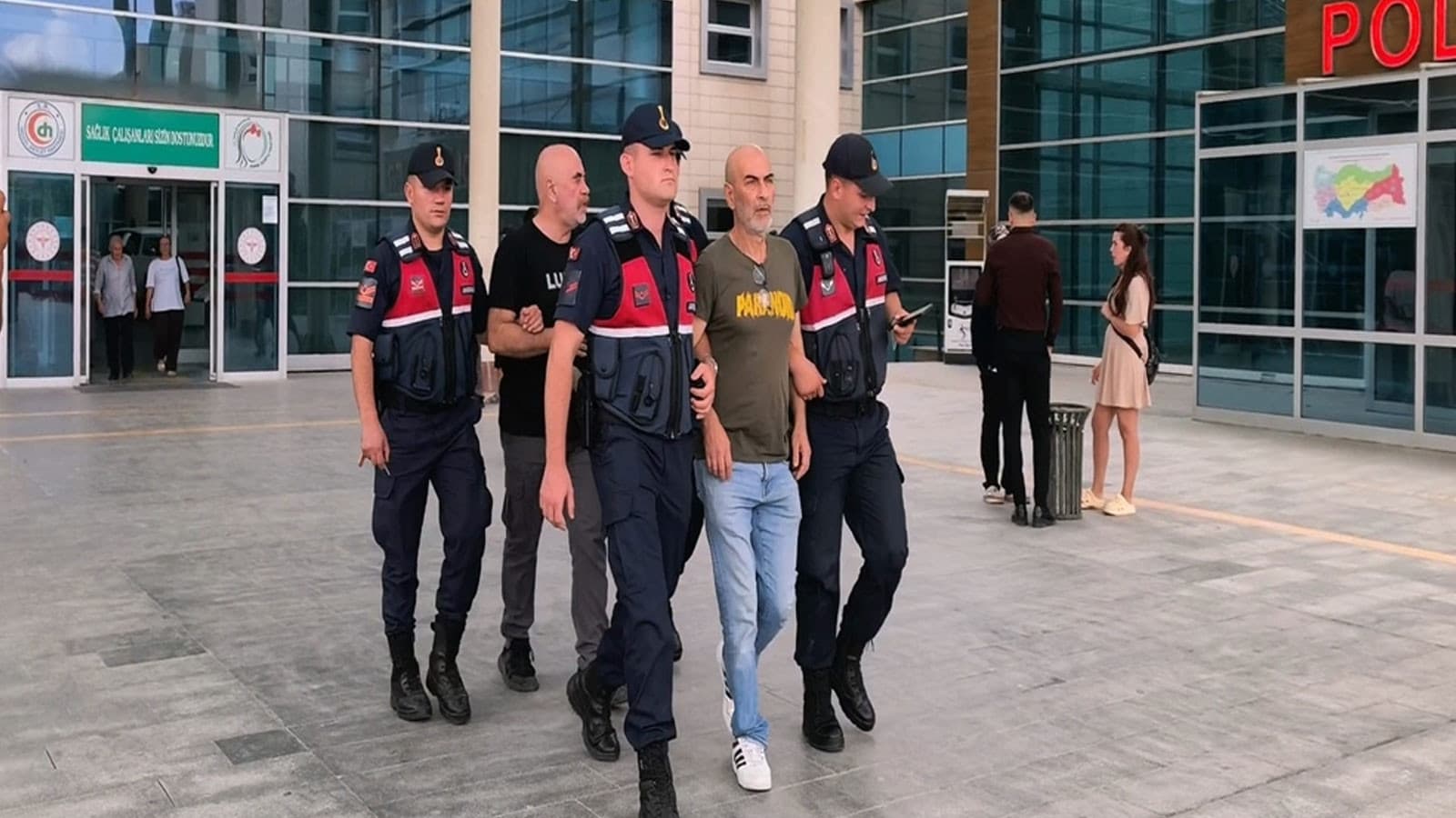 İnegöl’deki operasyonda Ezel Akay adli kontrolle serbest bırakıldı