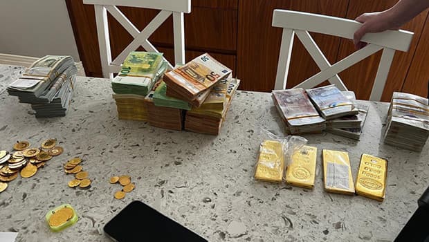 Mersin’deki soruşturmada bir şüphelinin adresinden döviz ve altın çıktı