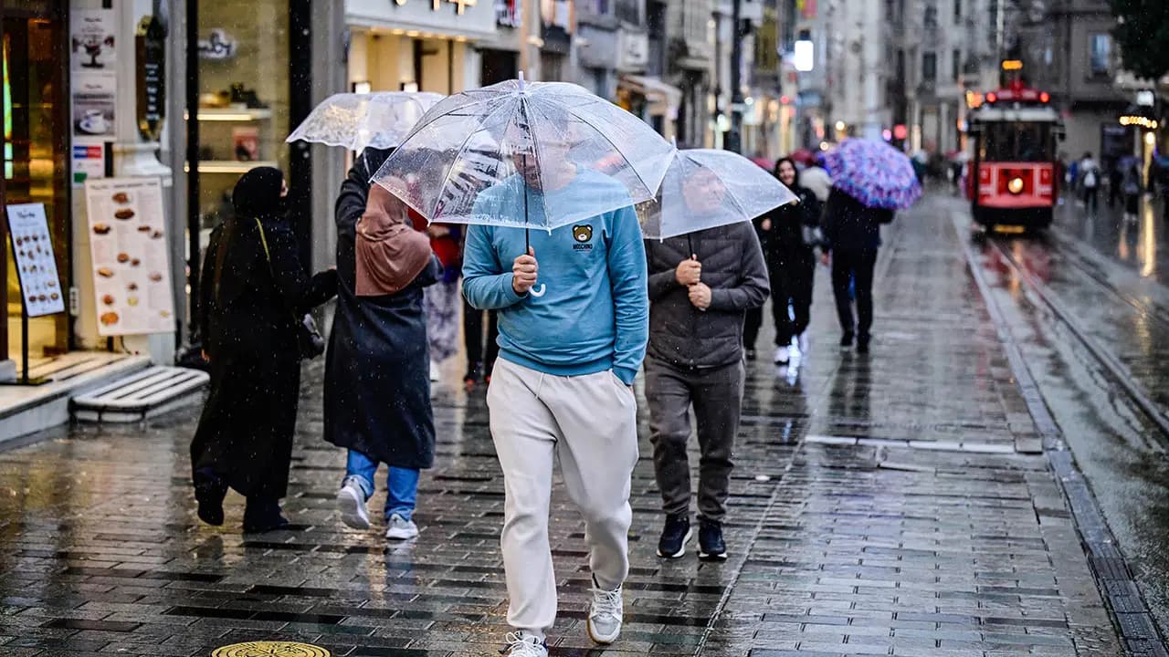 AKOM’un tahminine göre İstanbul’da sağanak hafta ortasında başlayacak