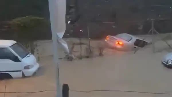 Sarıyer’de sel dehşeti! Yeni görüntüleri ortaya çıktı: 'İçinde adam var'