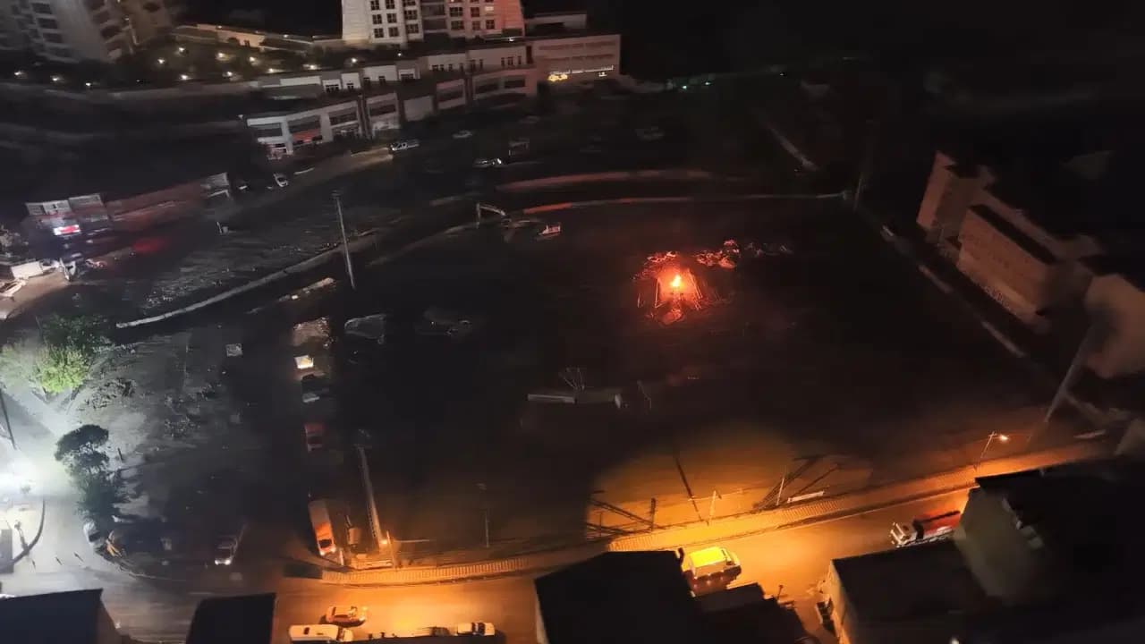 Ayazağa’da dere ıslahı için yıkılan yapılarda enkaz temizliği başladı