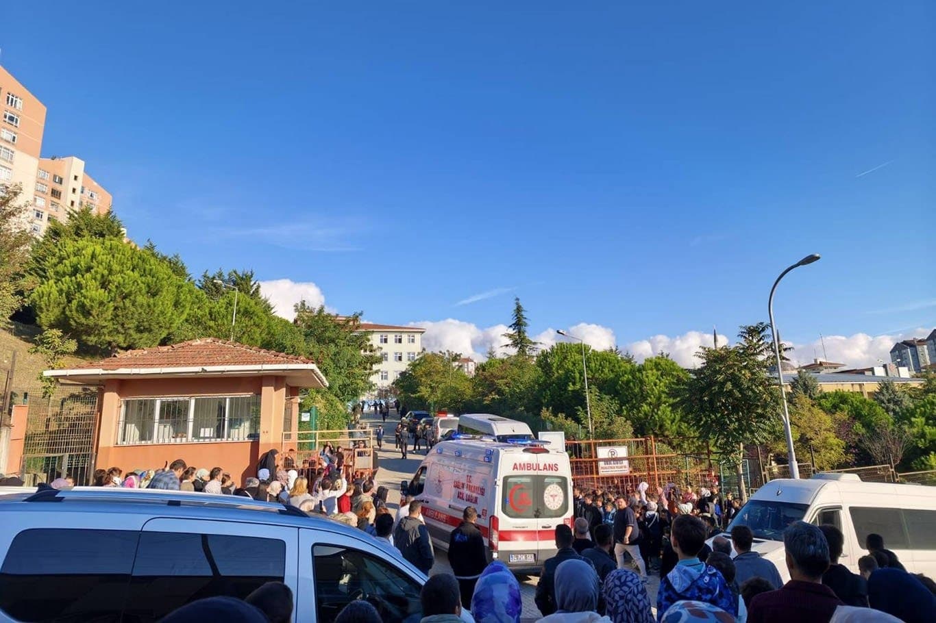 Son dakika... İstanbul'da ortaokulda bir öğrenci 5 öğrenciyi bıçakladı