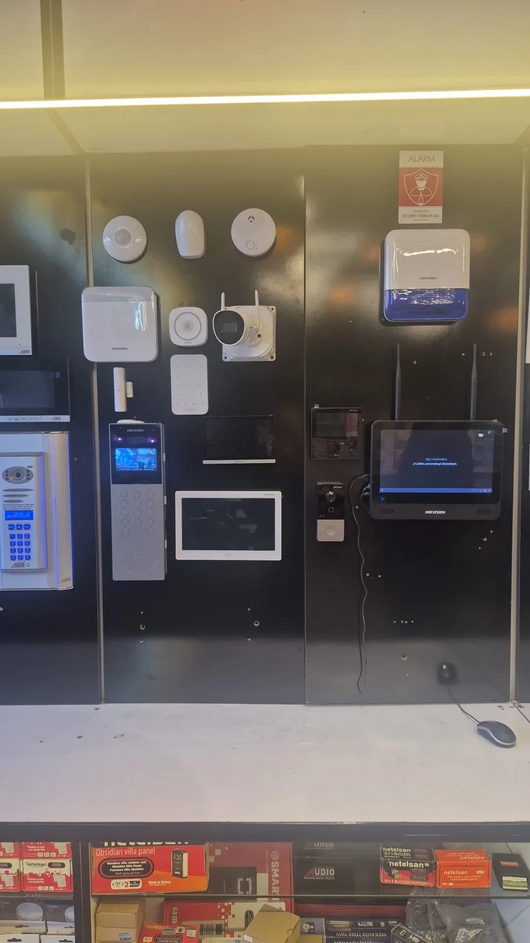 İş yerinde alarm kurulumu kapı, pencere ve kullanım düzeniyle planlanıyor